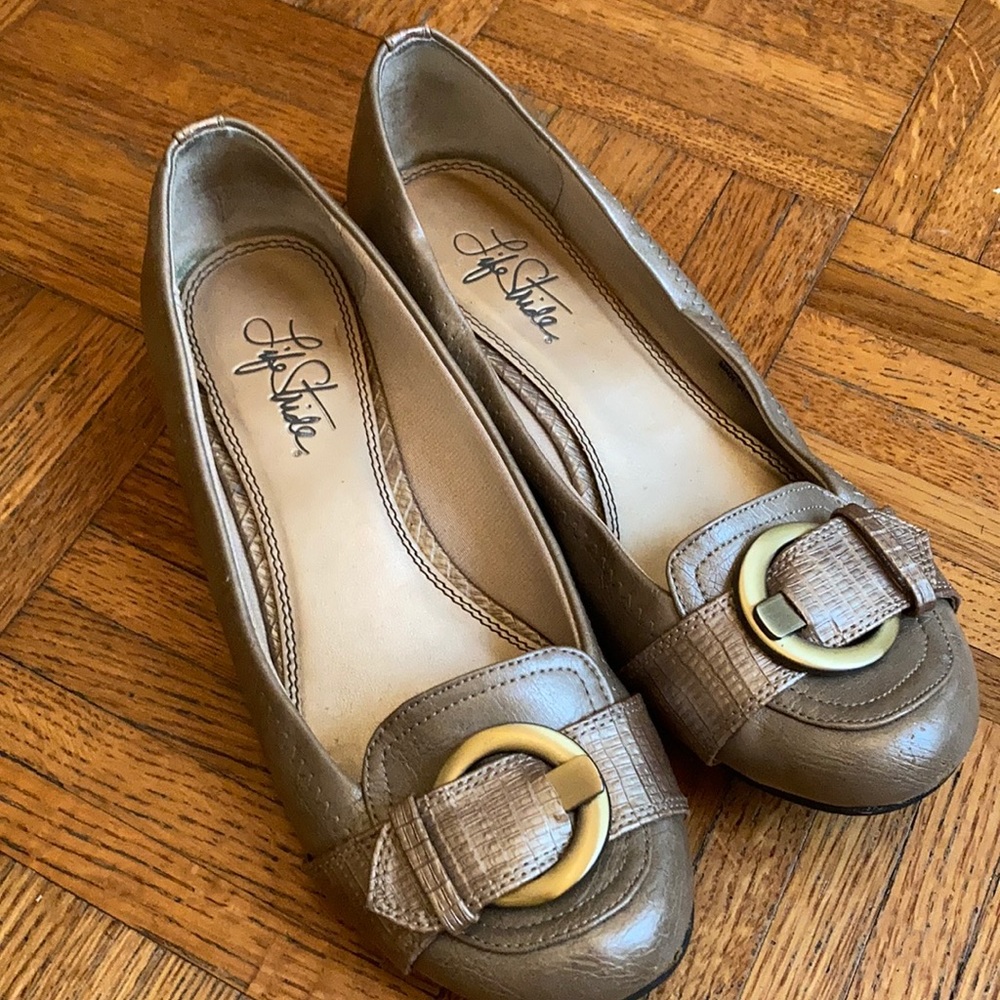 Gold buckle women’s Life Stride size 7.5